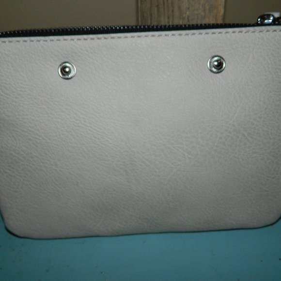 Kendall + Kylie Los Angeles Studio 90012 Small Tan Faux Leather Cosmetic… - Picture 3 of 4